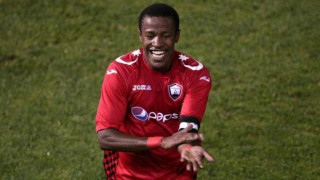 Ολοκληρώθηκε το «μπαμ» με                      Ντοντό