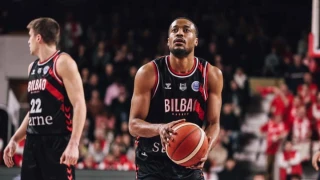 Τρόμος στον αέρα για την Μπιλμπάο-Αστραπή χτύπησε το αεροπλάνο της ομάδας