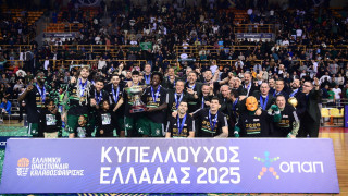 Κύπελλο Ελλάδας-Final 8: Η απονομή του Κυπέλλου στον Παναθηναϊκό από τον Νίκο Γκάλη
