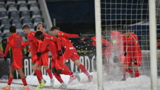 Στεάουα: Επικράτησε στον... χιονοπόλεμο πριν τον ΠΑΟΚ