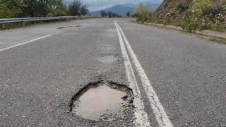 Καινοτόμος άσφαλτος «κλείνει» από μόνη της τις λακκούβες!