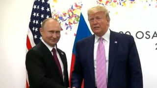 Τραμπ: Χαρακτηρίζει «δικτάτορα» τον Ζελένσκι - «Έπαιζε τον Μπάιντεν σαν βιολί»