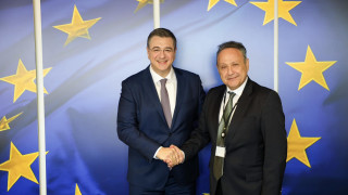 Συνάντηση Τζιτζικώστα-Αγγελούδη στις Βρυξέλλες: Αεροδρόμιο και ΚΤΕΛ στην ατζέντα