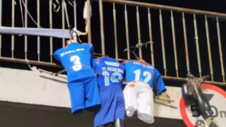 Κρουζέιρο: Ακραία αντίδραση οπαδών με κρεμασμένες ακέφαλες κούκλες - Ο λόγος