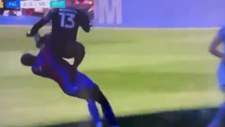 «Αφήστε τον να πεθάνει!»: Αισχρά συνθήματα μετά τον σοκαριστικό τραυματισμό του Ματέτα