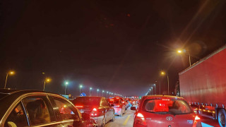 «Τρελή» κίνηση στα Μάλγαρα: Μπλοκαρισμένοι οι εκδρομείς που επιστρέφουν