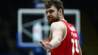 Ολυμπιακός: Ποινή μιας αγωνιστικής στον Βεζένκοφ για το επεισόδιο με τον Πετρόπουλο