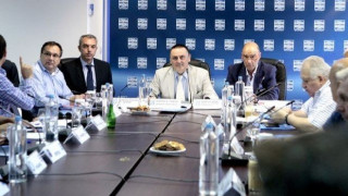 Η     Super      League               «δείχνει»… ΕΠΟ