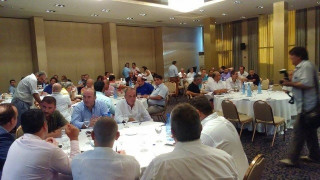 Πηγαδάκια πριν από την σύσκεψη των Ενώσεων στο Μακεδονία Παλλάς (vids)