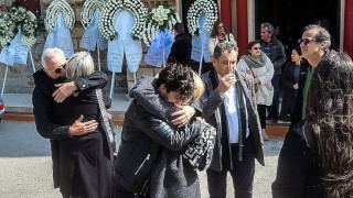 Καίτη Κωνσταντίνου: Κατέρρευσε η Ζέτα Μακρυπούλια στην κηδεία της-Τι ζήτησε η Καβογιάννη