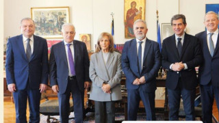 Κορυφαίοι θεσμικοί παράγοντες τίμησαν τον Λεωνίδα Μπακούρα