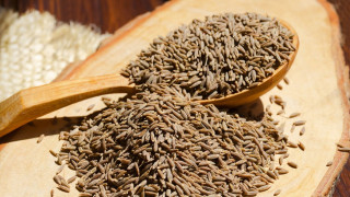 Το θεραπευτικό μπαχαρικό που αδυνατίζει και ρίχνει τη χοληστερόλη – 3 γρ. αρκούν
