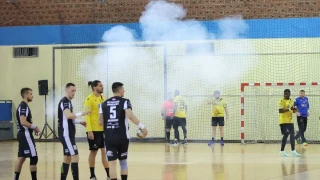 Χάος στο Παρτιζάν-ΑΕΚ: Σέρβοι οπαδοί έριξαν κροτίδες στο γήπεδο!