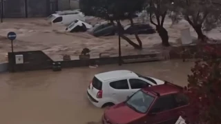 Πάρος: «Πνίγηκε» από τις ισχυρές καταιγίδες-Χείμαρροι παρέσυραν οχήματα