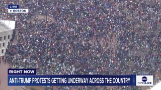 ΗΠΑ: «Κάτω τα χέρια» η απάντηση των πολιτών στην «οικονομική επανάσταση» Τραμπ