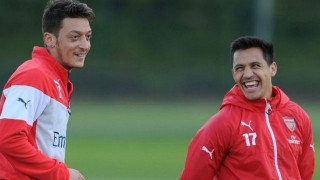 «Ριζώνουν» στο «Emirates» Οζίλ και Αλέξις  Σάντσες