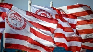 Ο Ολυμπιακός κατηγορεί τον Αλαφούζο για... θηλυκή συμπεριφορά