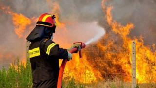 Θεσσαλονίκη - ΤΩΡΑ: Πυρκαγιά σε κτίρια πίσω από την Περιφέρεια