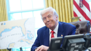 Κινητά, υπολογιστές και τσιπ - Τι ανακοίνωσε ο Ντόναλντ Τραμπ