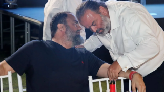 Πλέι οφ: Αλήθεια «τι είπαν» κλεισμένοι σε μια σουίτα οι δυο κουμπάροι μετά το «τσίρκο»;