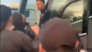 Επεισόδια μετά τη νίκη της Μπέρνλι επί της Σέφιλντ - Οπαδοί επιτέθηκαν σε παίκτες