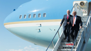 Τραμπ: Πασχαλιάτικες «ευχές» για Αριστερά και Μπάιντεν - «Φέρνουν δολοφόνους»