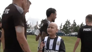 ΠΑΟΚ: Ο μαχητής της ζωής,  ο μικρός Σινάν, και η μεγάλη αγκαλιά των παικτών