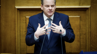 Κακούργημα ζητά το ΠΑΣΟΚ για Καραμανλή