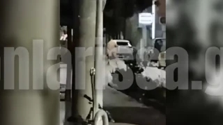 Λάρισα: Άκουγε μουσική και έπινε ποτό γυμνός στη μέση του δρόμου (vid)