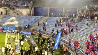 Κολομβία: «Ντου» οπαδών και τραυματισμός προπονητή και ball boy