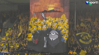 Μπόντο Γκλιμτ: Απίθανο πανό με... μίνιονς στο παιχνίδι με την Τότεναμ!