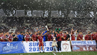 ΑΕΛ-Κηφισιά: Η απονομή του Super Cup στους «βυσσινί»-Τι δήλωσαν Νταβέλης και Πρίτσας