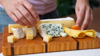 Τα πέντε καλύτερα τυριά για να φάτε αν έχετε υψηλή χοληστερόλη