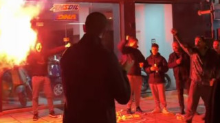 «Λούκα ψυχάρα»: Το αντίο στον Γκουγκεσασβίλι με συνθήματα και καπνογόνα (vid)