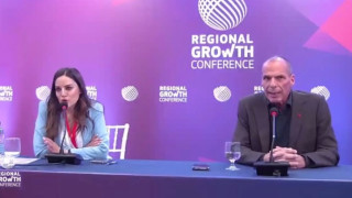 Ένταση στην Πάτρα-Βαρουφάκης σε δημοσιογράφο: «Είστε γελοία κυρία μου»