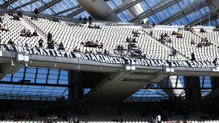 Πανό αλά ΠΑΟΚ και Άρης από τους οπαδούς του ΟΦΗ στο ΟΑΚΑ