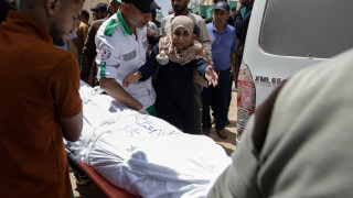 Δε χρειάζεται να είσαι γονιός αλλά, αν είσαι, γονατίζεις