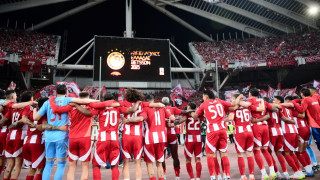 ΟΦΗ-Ολυμπιακός: Έξαλλοι πανηγυρισμοί στο ΟΑΚΑ από τους ερυθρόλευκους