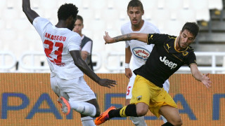 Επιμένει επιθετικά