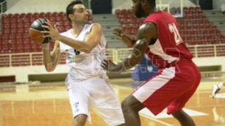 Πρώτο φιλικό, πρώτη νίκη