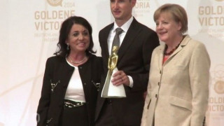 Η Μέρκελ τίμησε τον Κλόζε (video)