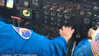 ΗΠΑ:  Αεροσκάφος στη δίνη του τυφώνα Μάθιου (ΒΙΝΤΕΟ)