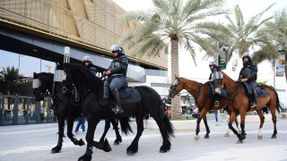 Δρακόντεια μέτρα στο Άμπου Ντάμπι: Έφιπποι αστυνομικοί στη... γύρα