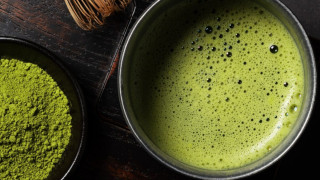 Τσάι μάτσα: Μήπως είναι καλύτερο από τον καφέ και πιο ήπιο με το στομάχι; Ο ειδικός απαντά