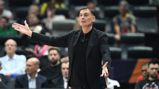 Μπαρτζώκας μετά από ένταση με πιτσιρικά: «Η μητέρα σου ξέρει ότι είσαι εδώ;»