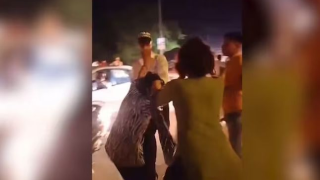 Τους έκανε τσακωτούς και τη «σάπισαν» στο ξύλο!