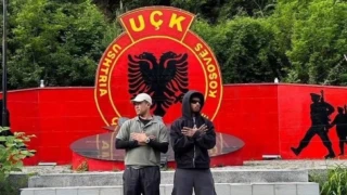 Χαμός με Αντεγέμι που σχημάτισε τον αετό της Αλβανίας ποζάροντας μπροστά από μνημείο του UCK