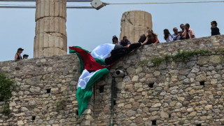 Πορτοσάλτε για σημαία Παλαιστίνης στην Ακρόπολη: «Παράσταση μιζέριας»