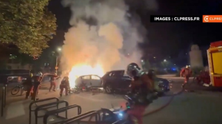 Επεισόδια στο Παρίσι: Σε κώμα αστυνομικός που τραυματίστηκε από φωτοβολίδα