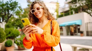 Τι συμβαίνει στο σώμα σας κάθε φορά που τσεκάρετε το Instagram